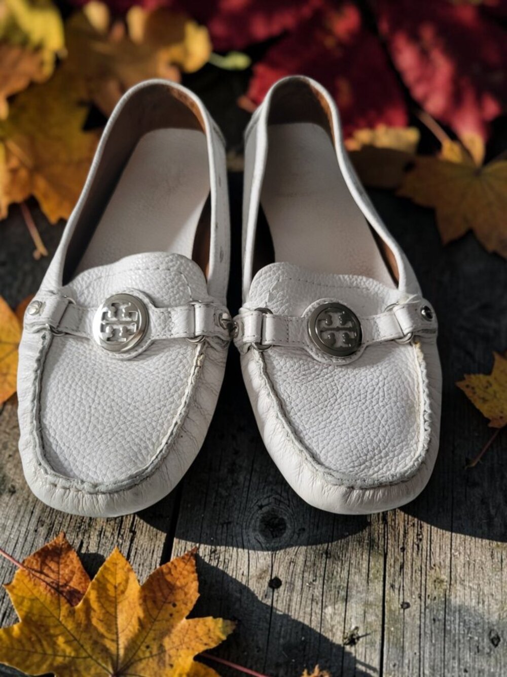 Tory Burch Cream Pebbled Leather Logo Driving Loafers Sz 8.5